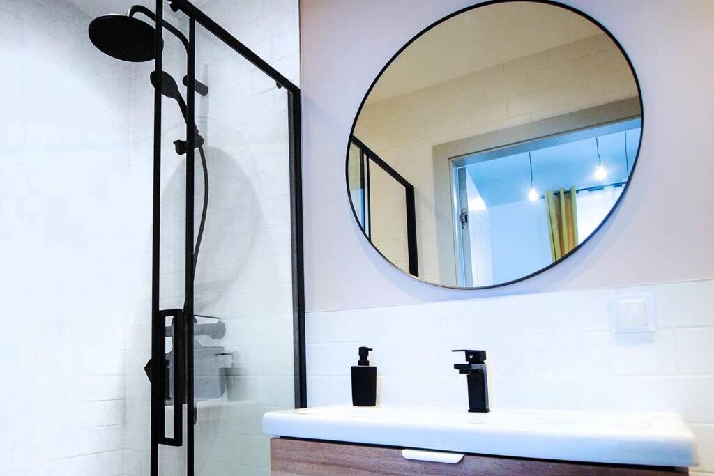 On A Budget 90m From The Main Square Apartment