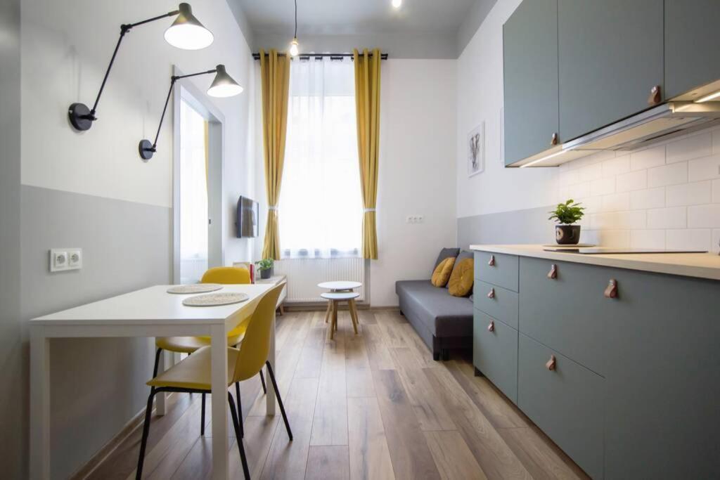 Apartment On A Budget 90m From The Main Square Gliwice
